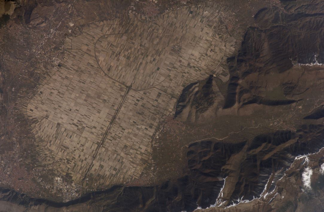 Спутниковый снимок бывшего дна озера Фучино