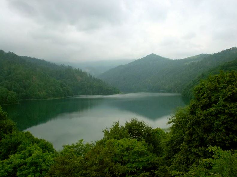 Озеро Гёйгёль в Азербайджане