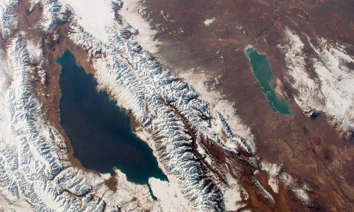 Спутниковый снимок озера Иссык-Куль
