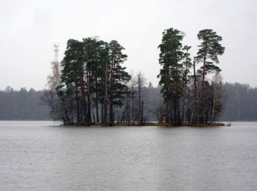 Остров на озере Таир
