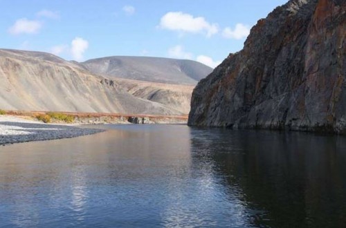 Река Энмынваам вытекающая из озера Эльгыгытгын