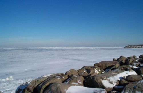 Озеро Эри подо льдом