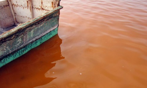 Цвет воды озера Ретба