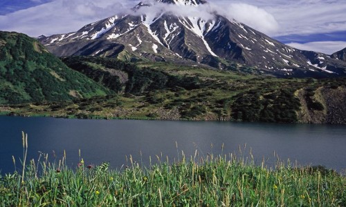 Озеро Дальнее и потухший вулкан Бакенинг