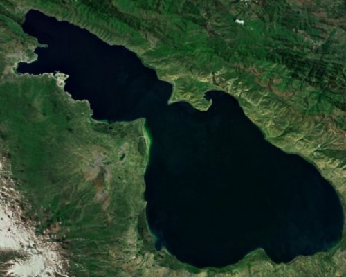Озеро Севан со спутника